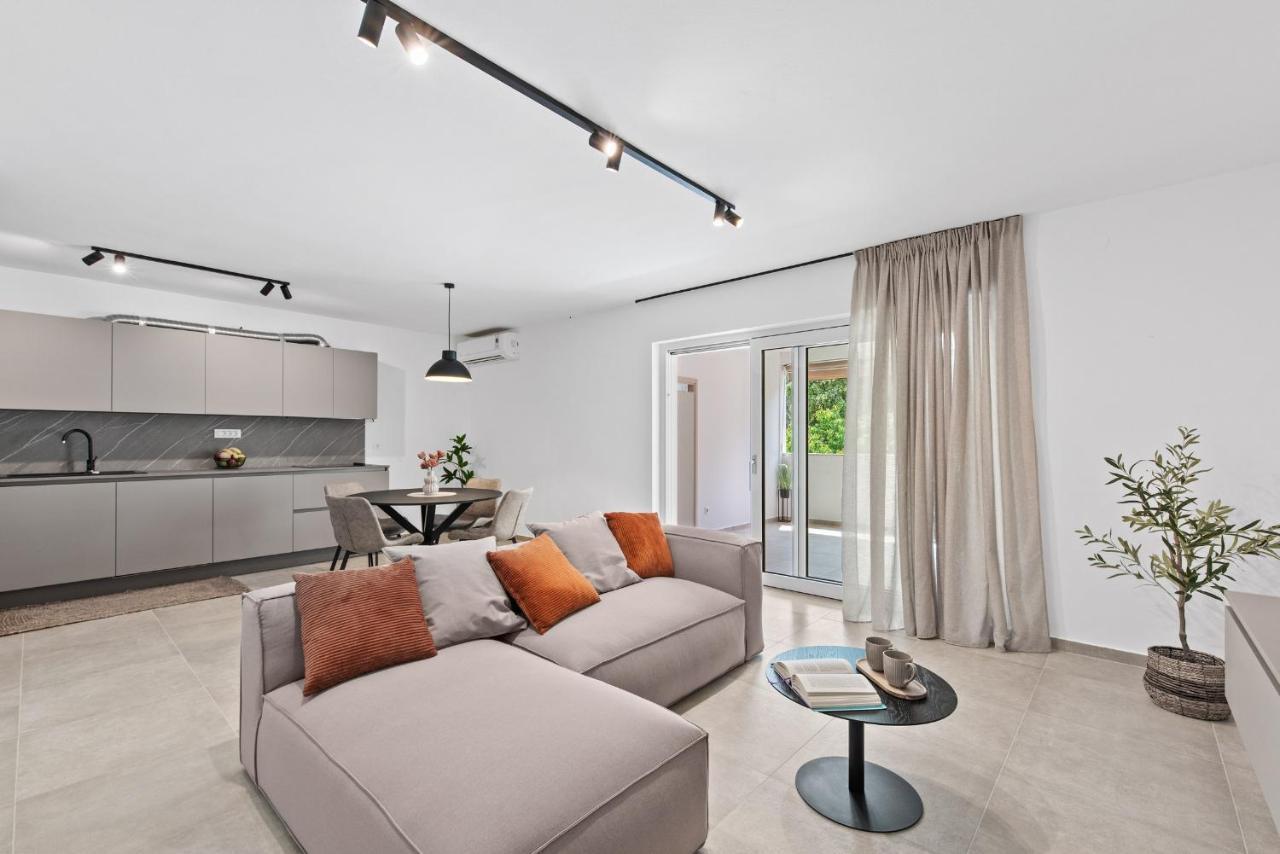 Poli Nona - Renovated In 2023 Appartement Poreč Buitenkant foto