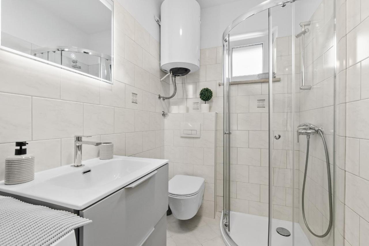 Poli Nona - Renovated In 2023 Appartement Poreč Buitenkant foto